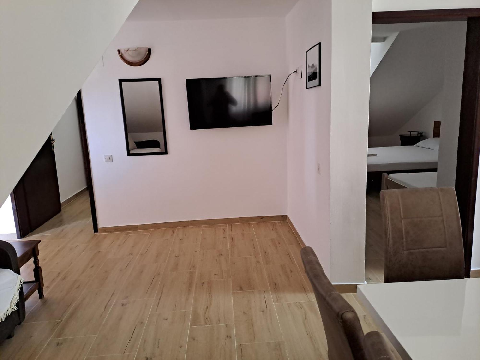 Apartment Center 2 *