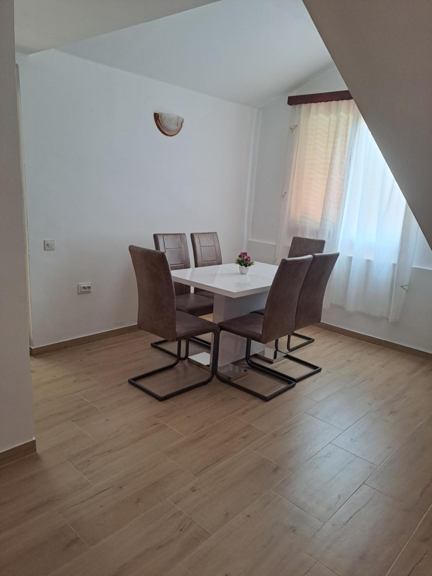 Apartment Center 2 *