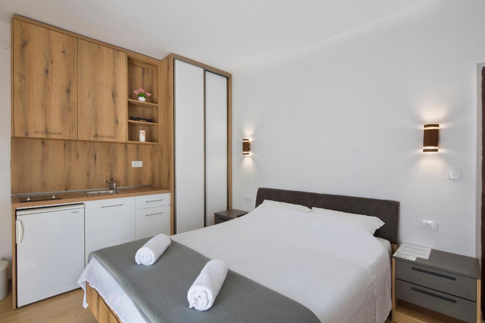 Apartment Center 2 *