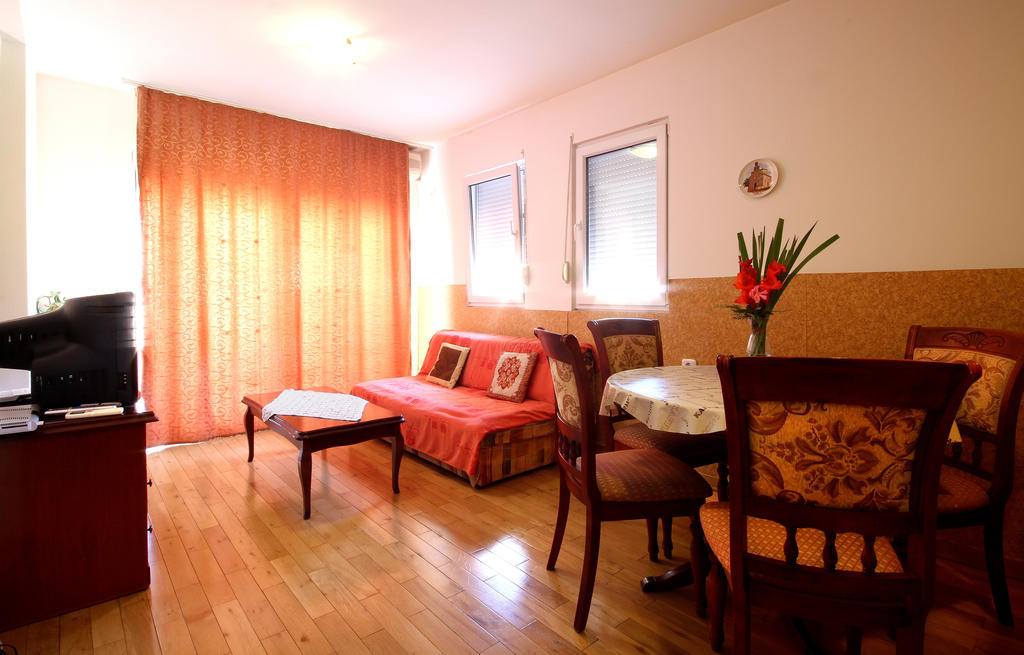 Apartment Center 2 *