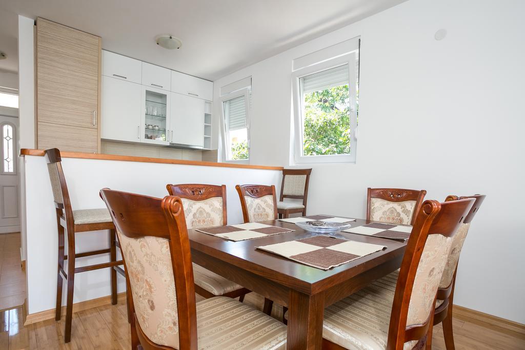 Apartment Center 2 *